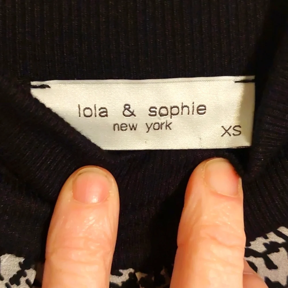 Lola & Sophia Blouse - Picture 2 of 7